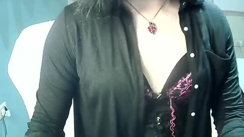 Snapshot of rosabells chatting on 10/17/25, 03:53 Rosa online show from 10/17/25, 03:53