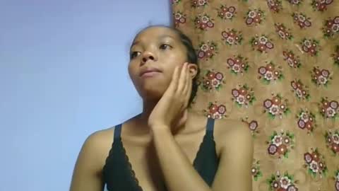Snapshot of rosah225127 chatting on 04/27/26, 04:05 rosah225127 online show from 04/27/26, 04:05