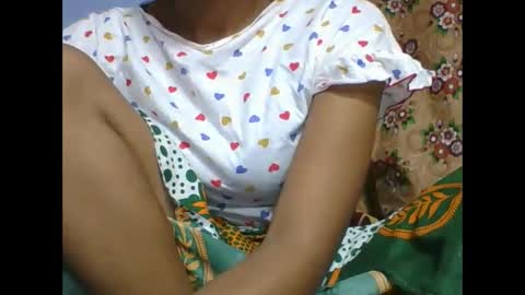 Snapshot of rosah225127 chatting on 05/17/26, 03:37 rosah225127 online show from 05/17/26, 03:37