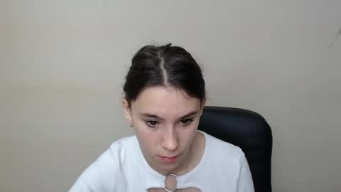 Rose online show from 09/19/25, 06:37