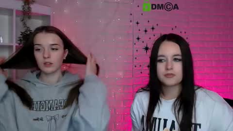 Snapshot of rosalie_liu chatting on 11/19/25, 02:28 rosalie_liu online show from 11/19/25, 02:28