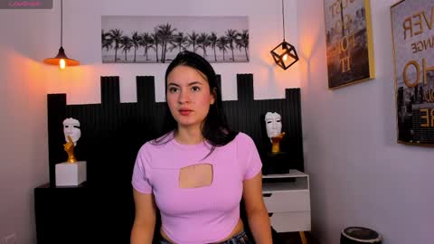 Snapshot of rosaliea chatting on 04/15/26, 08:42 R O S A L I A online show from 04/15/26, 08:42