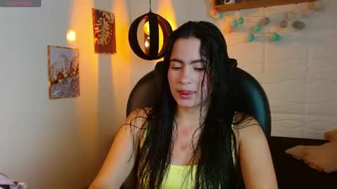 Snapshot of rosaliea chatting on 06/16/26, 04:37 R O S A L I A online show from 06/16/26, 04:37