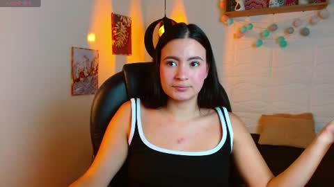 Snapshot of rosaliea chatting on 06/17/26, 05:54 R O S A L I A online show from 06/17/26, 05:54