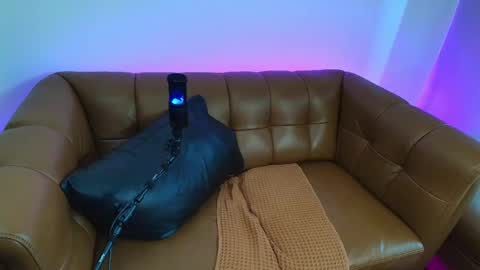 Snapshot of rosaliecaine chatting on 10/06/25, 06:16 Rosalie Caine online show from 10/06/25, 06:16