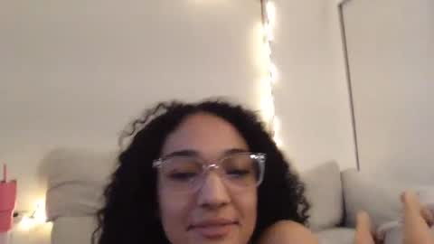 Snapshot of rosalinatoosexy chatting on 01/03/25, 08:32 Rosalina online show from 01/03/25, 08:32