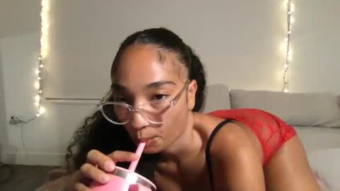 Snapshot of rosalinatoosexy chatting on 10/03/25, 05:37 Rosalina online show from 10/03/25, 05:37