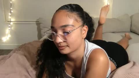 Snapshot of rosalinatoosexy chatting on 01/06/26, 05:33 Rosalina online show from 01/06/26, 05:33