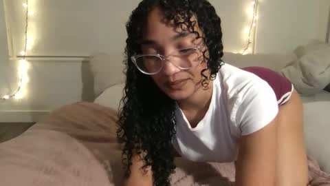 Snapshot of rosalinatoosexy chatting on 02/16/26, 05:25 Rosalina online show from 02/16/26, 05:25