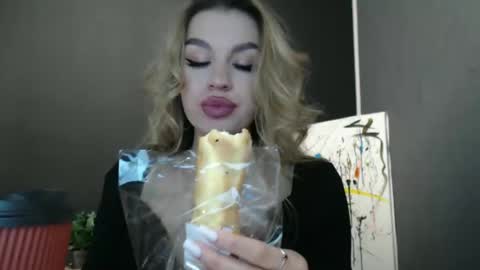 Rosalina online show from 10/31/25, 02:07