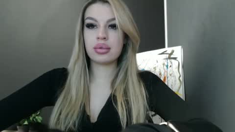 Snapshot of rosaline_ly chatting on 03/21/26, 12:43 Rosalina online show from 03/21/26, 12:43
