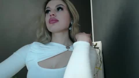 Snapshot of rosaline_ly chatting on 04/01/26, 02:14 Rosalina online show from 04/01/26, 02:14