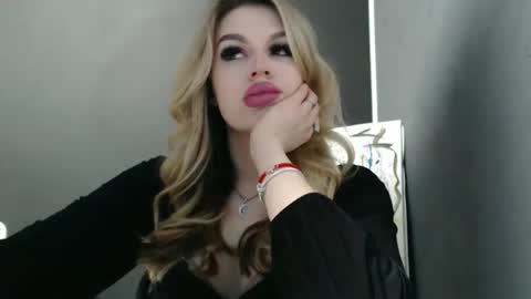 Snapshot of rosaline_ly chatting on 04/20/26, 11:35 Rosalina online show from 04/20/26, 11:35