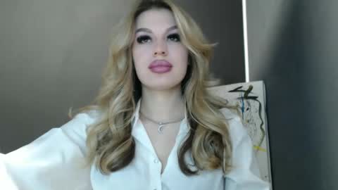 Snapshot of rosaline_ly chatting on 04/23/26, 12:04 Rosalina online show from 04/23/26, 12:04