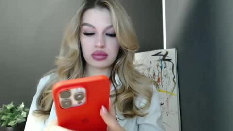 Snapshot of rosaline_ly chatting on 04/23/26, 12:51 Rosalina online show from 04/23/26, 12:51
