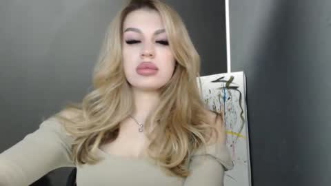 Snapshot of rosaline_ly chatting on 04/24/26, 12:18 Rosalina online show from 04/24/26, 12:18