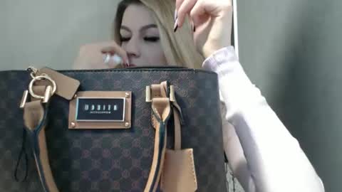 Snapshot of rosaline_ly chatting on 05/03/26, 12:22 Rosalina online show from 05/03/26, 12:22