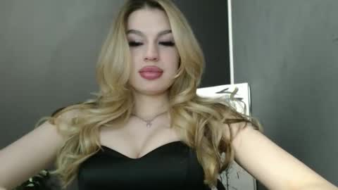 Snapshot of rosaline_ly chatting on 05/04/26, 05:09 Rosalina online show from 05/04/26, 05:09