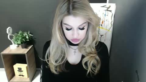 Snapshot of rosaline_ly chatting on 05/16/26, 12:26 Rosalina online show from 05/16/26, 12:26