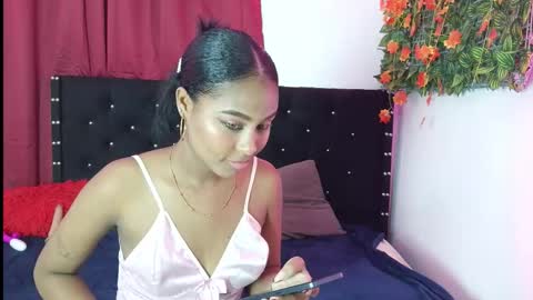 Snapshot of rosasexi_09 chatting on 10/24/25, 03:03 rosasexi_09 online show from 10/24/25, 03:03