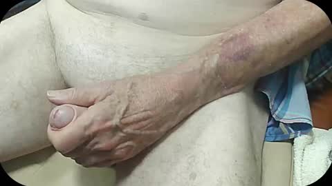 Snapshot of rosco26 chatting on 12/22/24, 11:33 Rosco online show from 12/22/24, 11:33