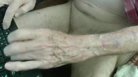 Snapshot of rosco26 chatting on 01/22/25, 06:31 Rosco online show from 01/22/25, 06:31