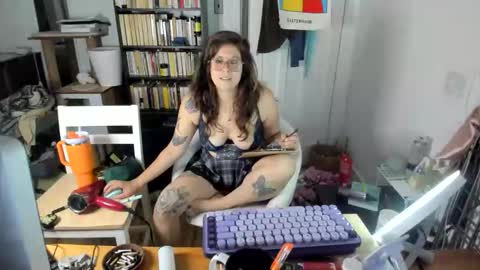 Snapshot of rose257044 chatting on 10/18/25, 03:46 rose257044 online show from 10/18/25, 03:46