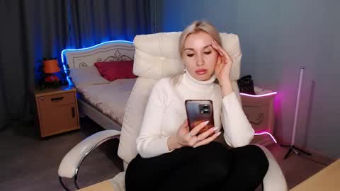Snapshot of rose__shine chatting on 12/12/24, 10:24 rose  shine online show from 12/12/24, 10:24