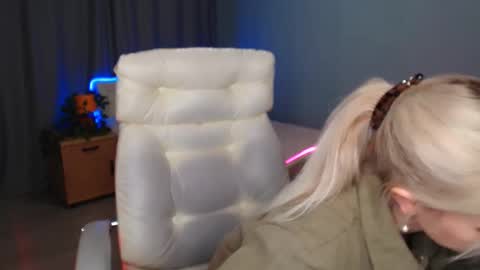 Snapshot of rose__shine chatting on 12/23/24, 10:53 rose  shine online show from 12/23/24, 10:53