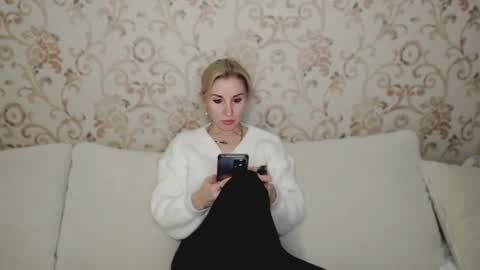 Snapshot of rose__shine chatting on 12/24/24, 10:11 rose  shine online show from 12/24/24, 10:11