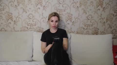 Snapshot of rose__shine chatting on 01/27/25, 02:13 rose  shine online show from 01/27/25, 02:13