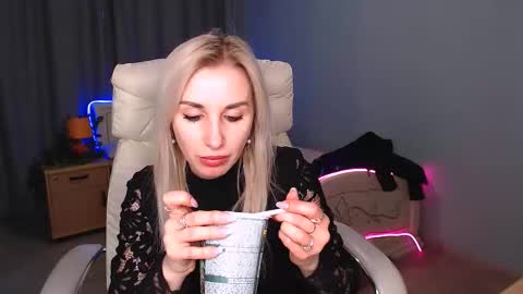 Snapshot of rose__shine chatting on 02/02/25, 10:46 rose  shine online show from 02/02/25, 10:46