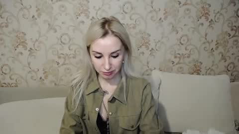 Snapshot of rose__shine chatting on 02/06/25, 01:21 rose  shine online show from 02/06/25, 01:21