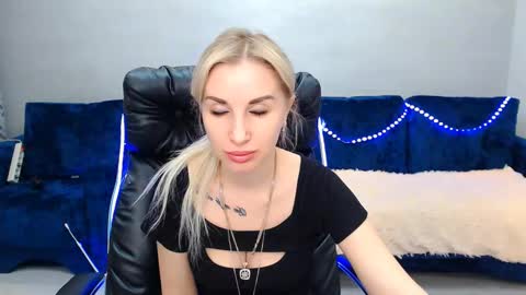Snapshot of rose__shine chatting on 02/14/25, 10:38 rose  shine online show from 02/14/25, 10:38