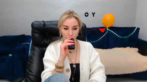 Snapshot of rose__shine chatting on 02/24/25, 10:26 rose  shine online show from 02/24/25, 10:26