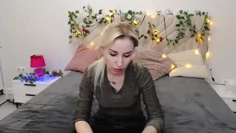 Snapshot of rose__shine chatting on 03/02/25, 10:45 rose  shine online show from 03/02/25, 10:45