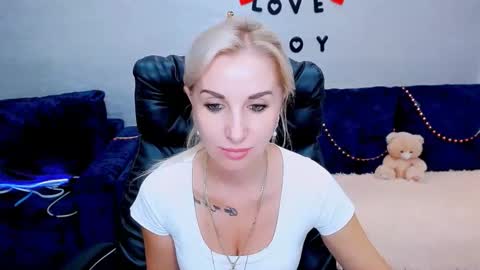 Snapshot of rose__shine chatting on 09/08/25, 05:23 rose  shine online show from 09/08/25, 05:23
