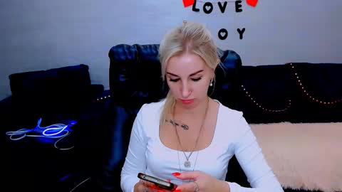 Snapshot of rose__shine chatting on 09/26/25, 10:08 rose  shine online show from 09/26/25, 10:08