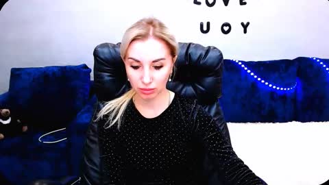 Snapshot of rose__shine chatting on 10/22/25, 10:37 rose  shine online show from 10/22/25, 10:37