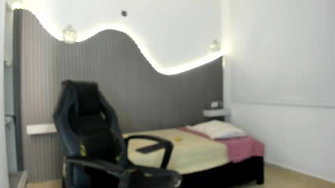Snapshot of rose_bluet chatting on 05/15/26, 02:40 Rose online show from 05/15/26, 02:40