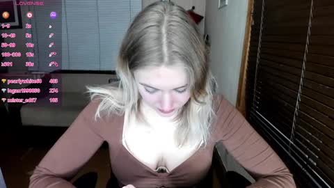 Snapshot of rose_brooks chatting on 01/14/25, 09:51 Rose but u can call me princess online show from 01/14/25, 09:51