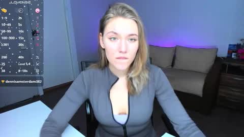 Snapshot of rose_brooks chatting on 01/13/26, 08:03 Rose but u can call me princess online show from 01/13/26, 08:03
