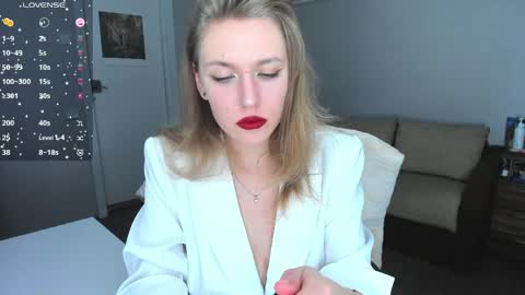Snapshot of rose_brooks chatting on 05/11/26, 08:28 Rose but u can call me princess online show from 05/11/26, 08:28