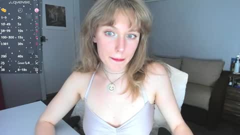 Snapshot of rose_brooks chatting on 05/19/26, 08:15 Rose but u can call me princess online show from 05/19/26, 08:15
