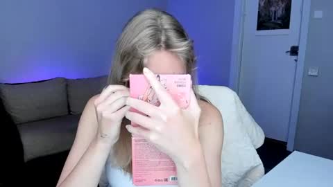 Snapshot of rose_brooks chatting on 08/08/26, 07:05 Rose but u can call me princess online show from 08/08/26, 07:05