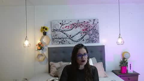 Snapshot of rose_thompson1 chatting on 12/01/25, 01:38 Rose online show from 12/01/25, 01:38