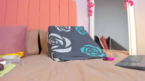 Snapshot of rose_thompson19 chatting on 04/20/26, 08:10 Rosse online show from 04/20/26, 08:10