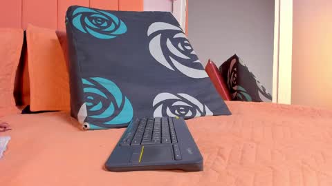 Snapshot of rose_thompson19 chatting on 04/22/26, 07:15 Rosse online show from 04/22/26, 07:15