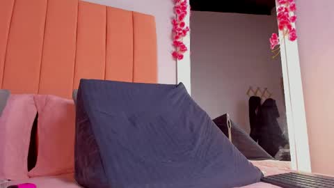Snapshot of rose_thompson19 chatting on 04/27/26, 07:12 Rosse online show from 04/27/26, 07:12