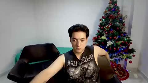Snapshot of roseandviktor23 chatting on 12/21/25, 07:32 Rose Sins and Don Viktor online show from 12/21/25, 07:32